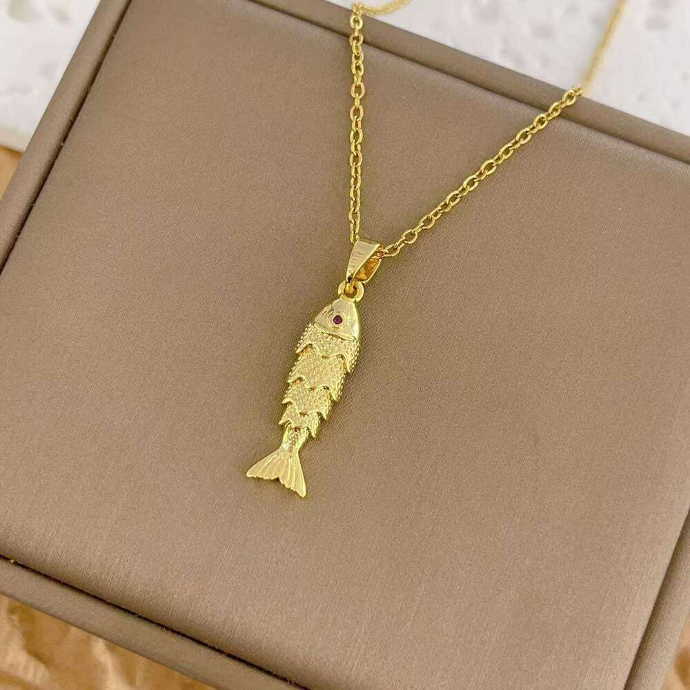 Fashion Versatile Light Personalized Animal Koi Titanium Steel Pendant Necklace Women's Collarbone Chain B40