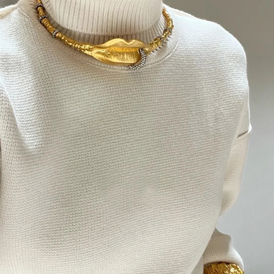 Exaggerated Metal Golden Plated Large Lips Shaped Adjustment Necklace for Women Fashion Punk Jewelry Accessories 250716