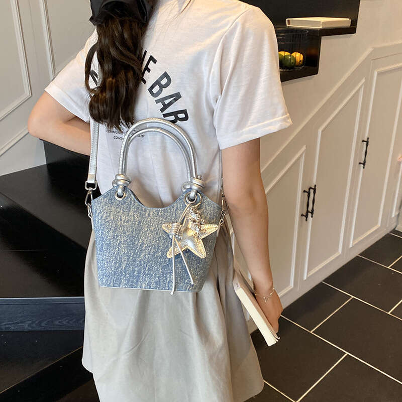 High-End Handheld Small Tote for Women 2025 New Fashion Exquisite Single Shoulder Bucket Super Popular Niche Crossbody Bag