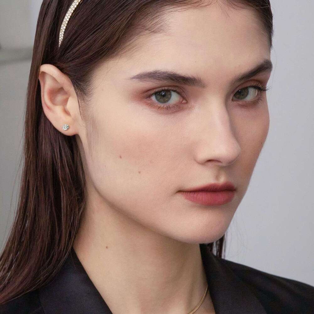 Hot-Selling Classic Six-Claw Earrings For Women Fashionable Simple Versatile Pure Sier Gold-Plated D Color Moissanite Ear Bone Studs 554