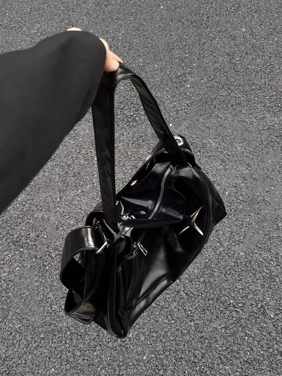Summer new women's bag new motorcycle style large capacity women's single shoulder crossbody bag textured crossbody bag handbag new designer