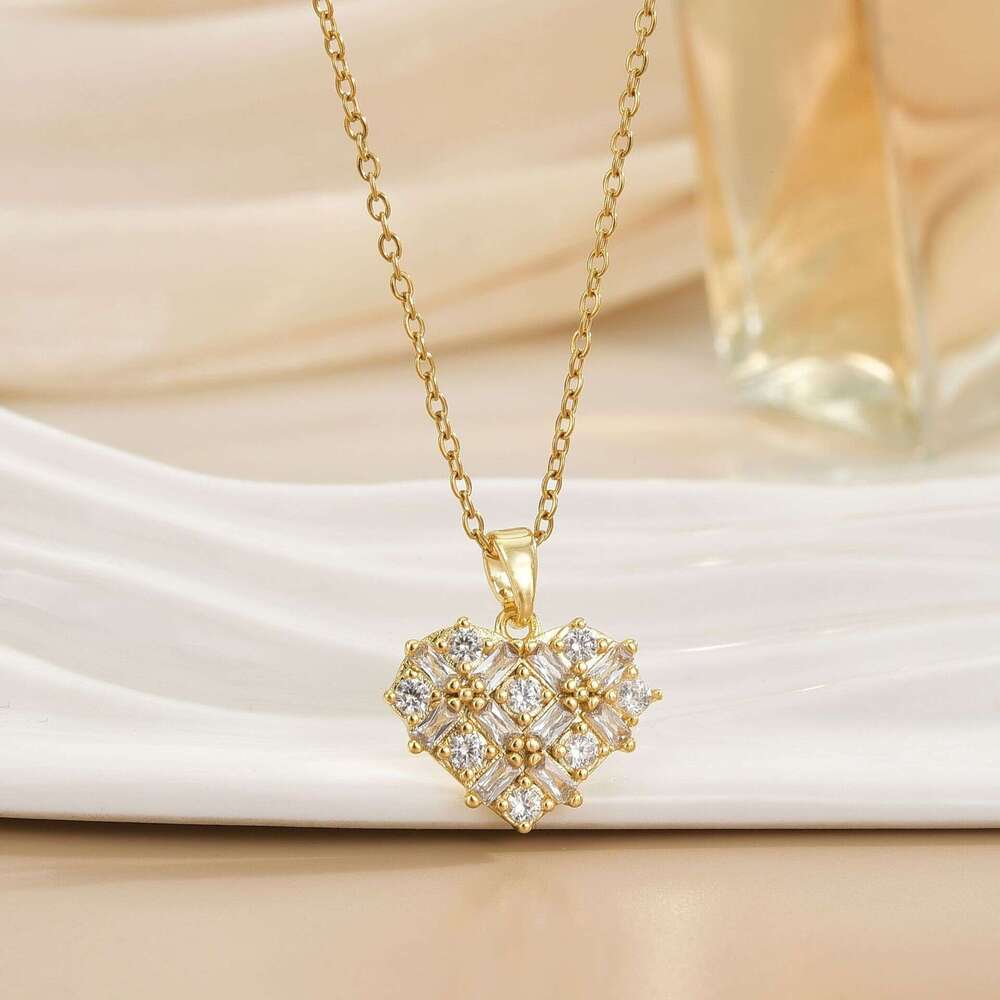 Necklace Women, Internet Celebrity Zircon, Niche Fashion Peach Heart New Design Pendant, Elegant Heart-Shaped Collarbone Chain For Women 135