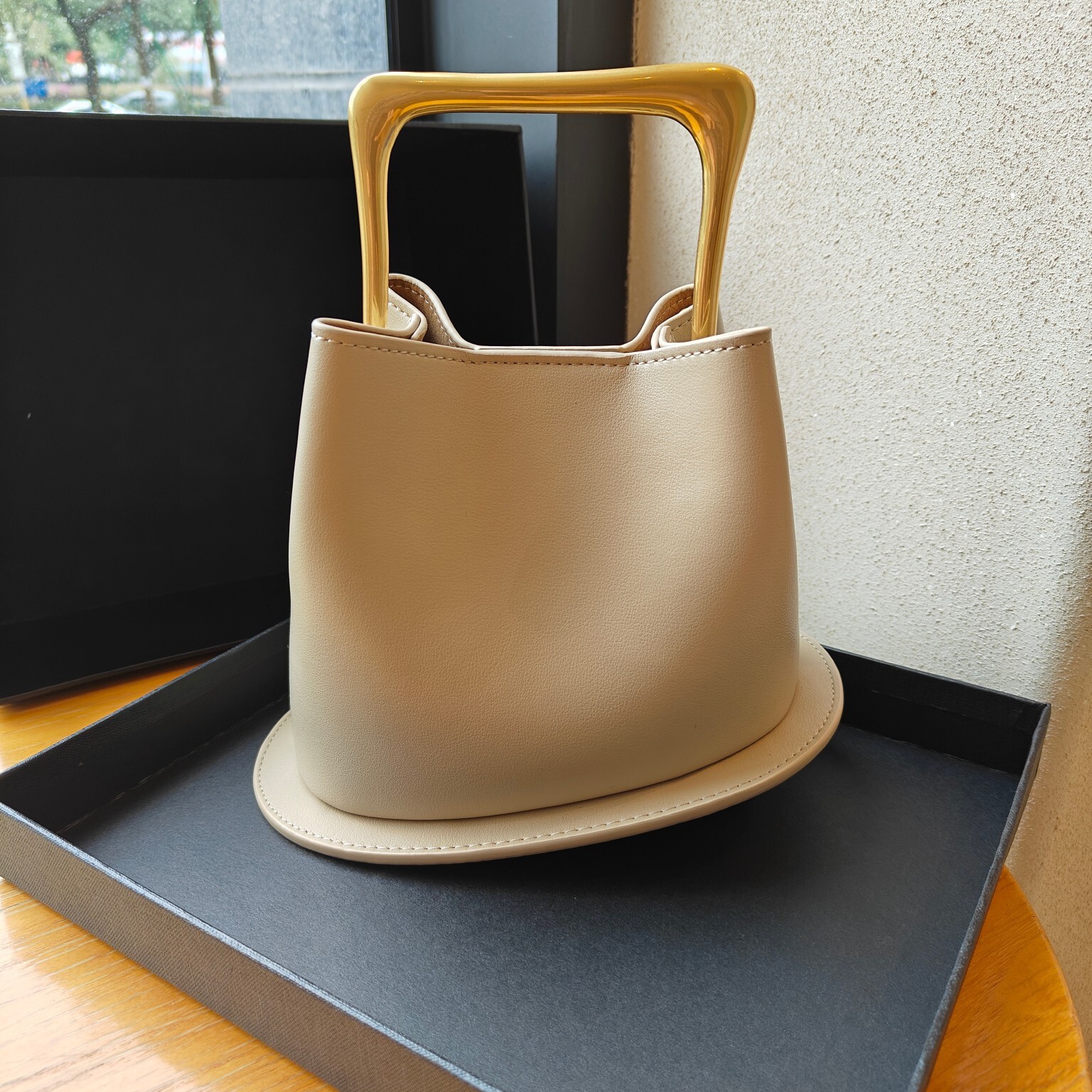 Free Shipping Designer Luxury High-quality Vintage Genuine Leather Wooden Handle Bucket Bag New Irregular Niche Women's Handbag Casual Versatile 