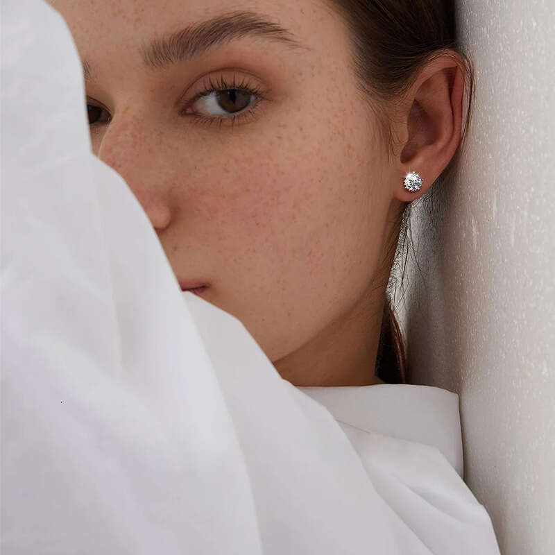 2 Carat D Color Moissanite Niche Light High-End Sense Zhao Lusi Same Style S Pure Sier Earrings D1b