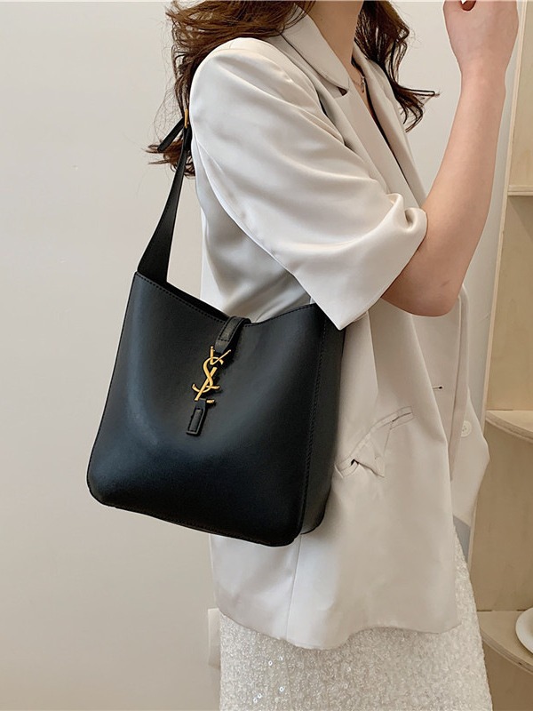 2025 Designer Bag Shoulder Bag New Elegant Floral Printed Tote Bag for Women Large Capacity Commuter Bag Stylish Minimalist Versatile Crossbody Bag