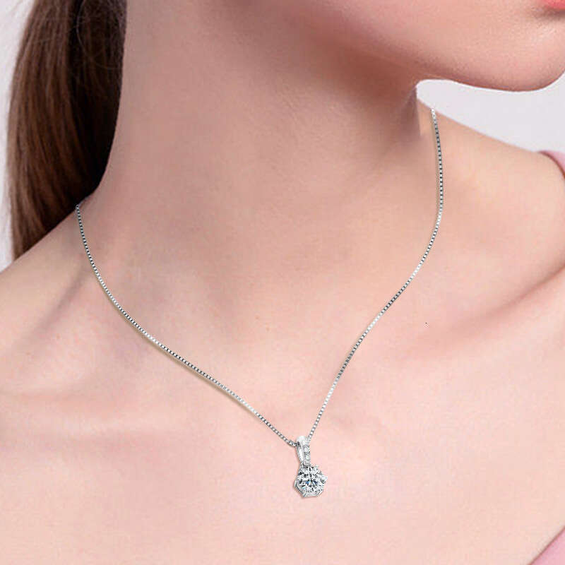 Live Classic Six-Prong D Color Moissanite Necklace For Women Sier Net Red Versatile Pendant Jewelry 521