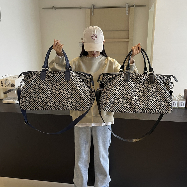 Women's Large Capacity Lightweight Short Distance Travel Bag Free Shipping Designer Luxury Handbag Luggage Bag Portable Sports And Fitness Bag Ca