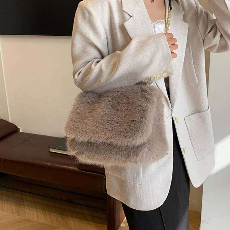 Fashion Warm Imitation Rabbit Hair Women's Large Capacity Handbag Y2K Fluffy Winter Plush Underarm Bag