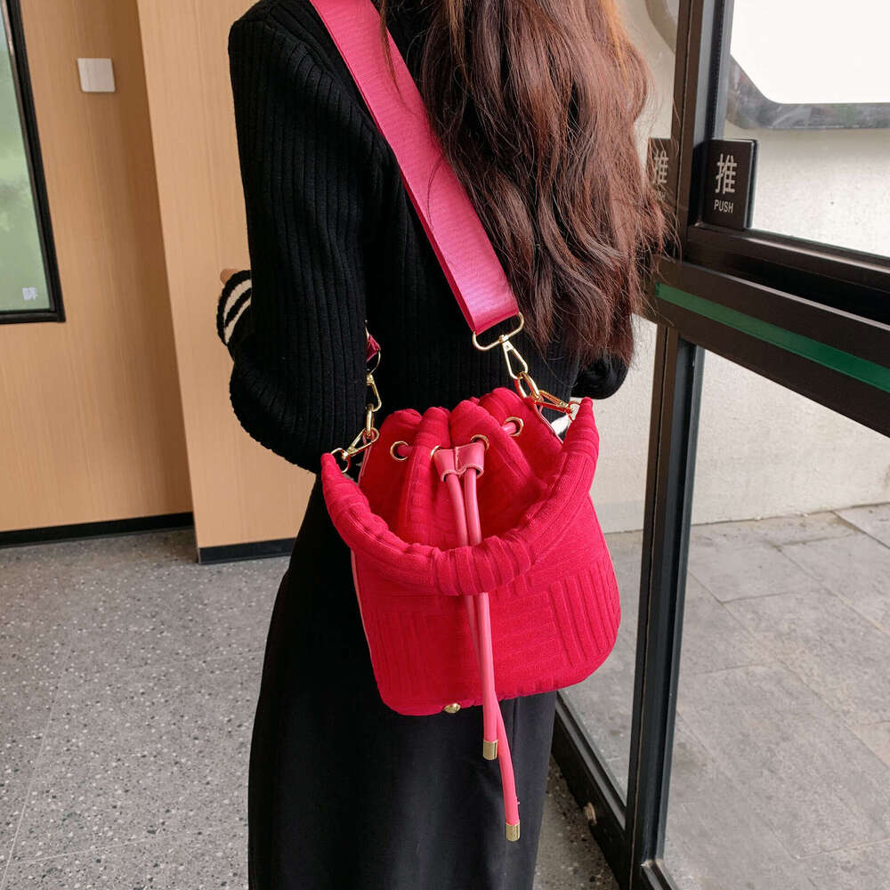 Velvet Bucket for Women Autumn Winter Niche Versatile Ladies Handbag Single Shoulder Crossbody Bag