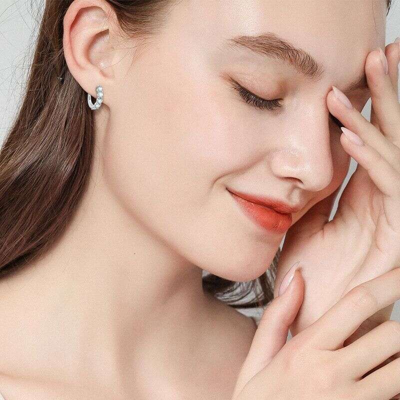 2024 New Fashion Light Moissanite Earrings For Women S Pure Sier Niche Temperament Hoop Jewelry 6Fd