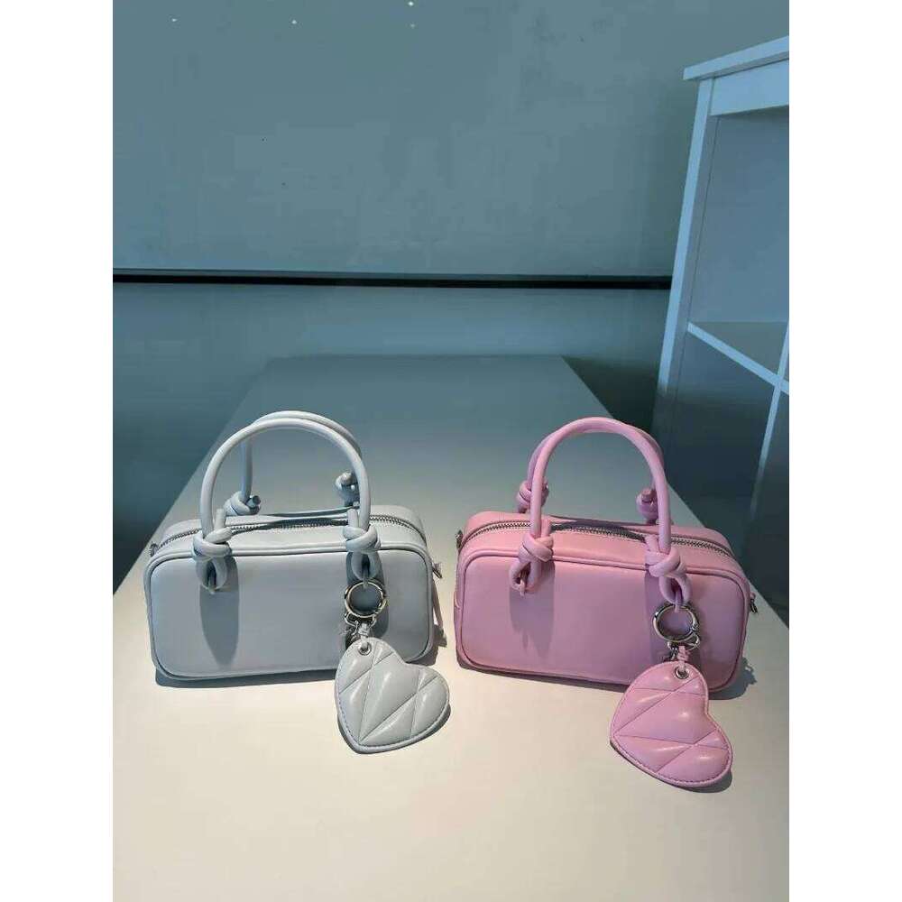Small niche design bowling bag, women's fashion handbag, single shoulder crossbody Boston bag