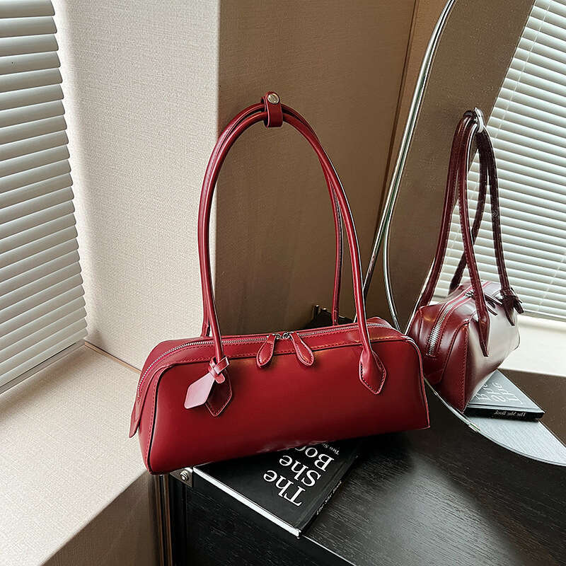 Fashion Underarm for Women 2025 New Baguette Simple Free shipping Versatile Shoulder High-End Niche Design Women's Bag