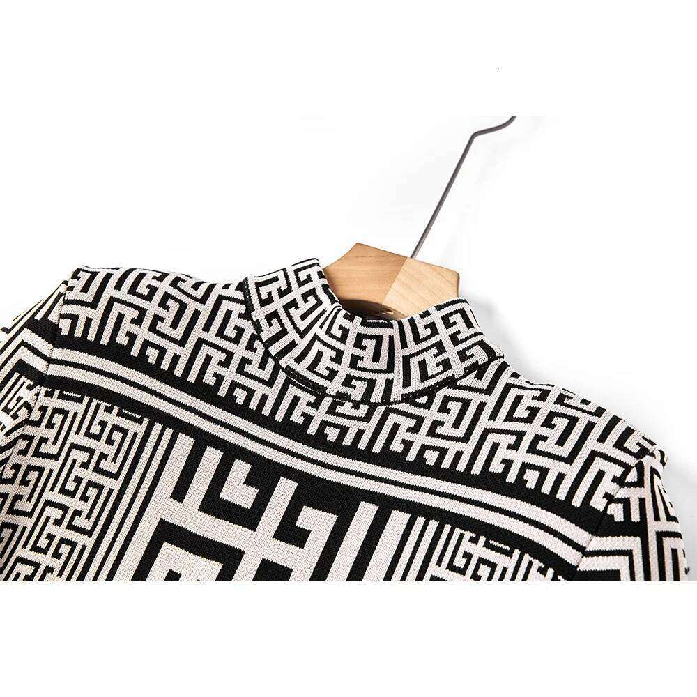 2023 New Fall Collection Vintage Geometrical Pattern Breif Design Daily Wearing Casual Knitting Women Dress High Quality