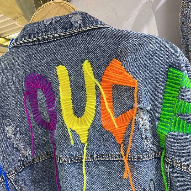 Spring New Fashion Rivet Letter Graffiti Women Loose Short Cowboy Outwear Holes Big Pocket Denim Jacket Coat Female