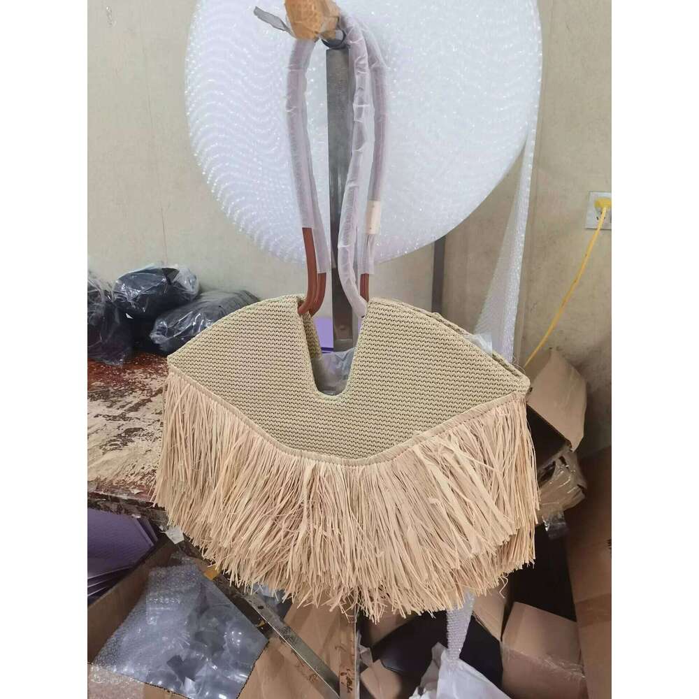 Hollow Out Tote Bags For Women Designer Handbag Purse New Weave Large Capacity Tassel Shoulder Straw Beach Bag
