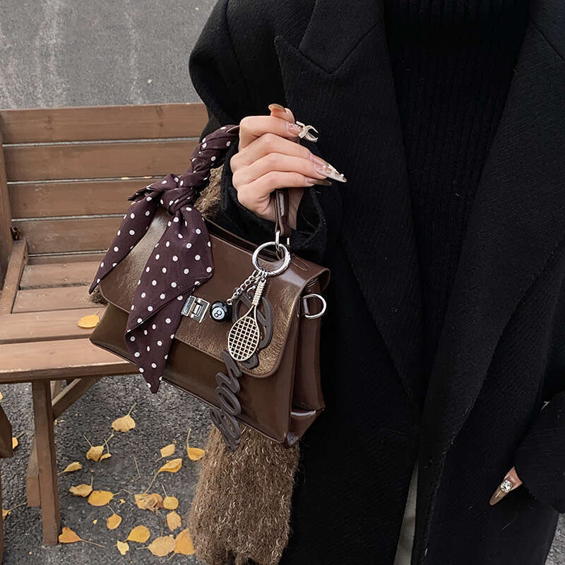 2024 High-Quality Large Capacity for Women, New Autumn and Winter Handbag, Fashionable Trendy Commuter Versatile Crossbody Bag