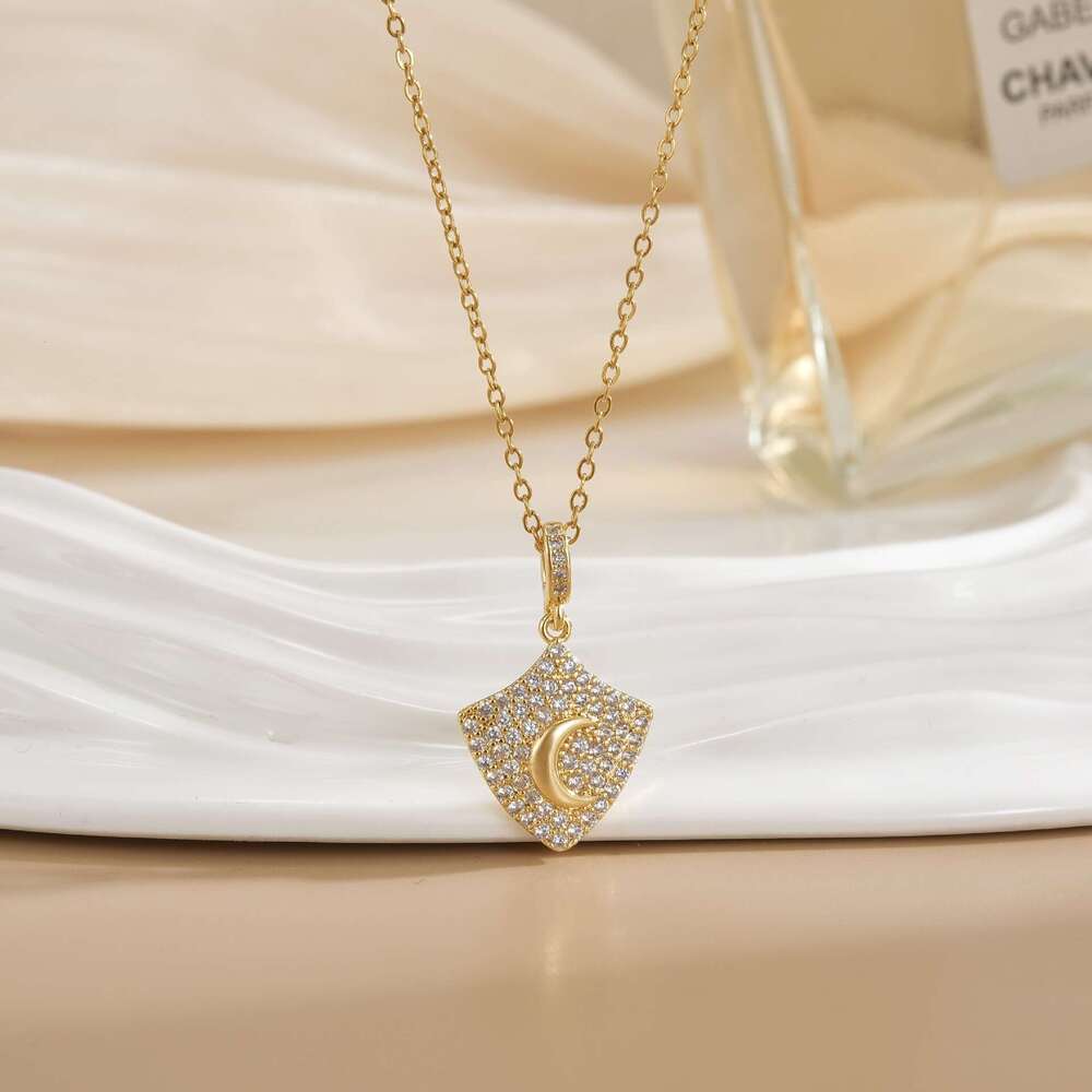 New Heart-Shaped Pentagram Peach Heart Two-Tone Electroplated Zircon Pendant Necklace For Women Light Clavicle Chain 484