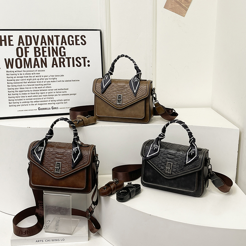 New arrival! Multi-compartment large-capacity shoulder crossbody bag, a versatile and stylish handbag for women