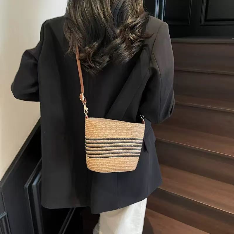 Summer new women's handbag new fashion casual fashion women's shoulder bag woven bucket bag new designer bag new designer luxury bag