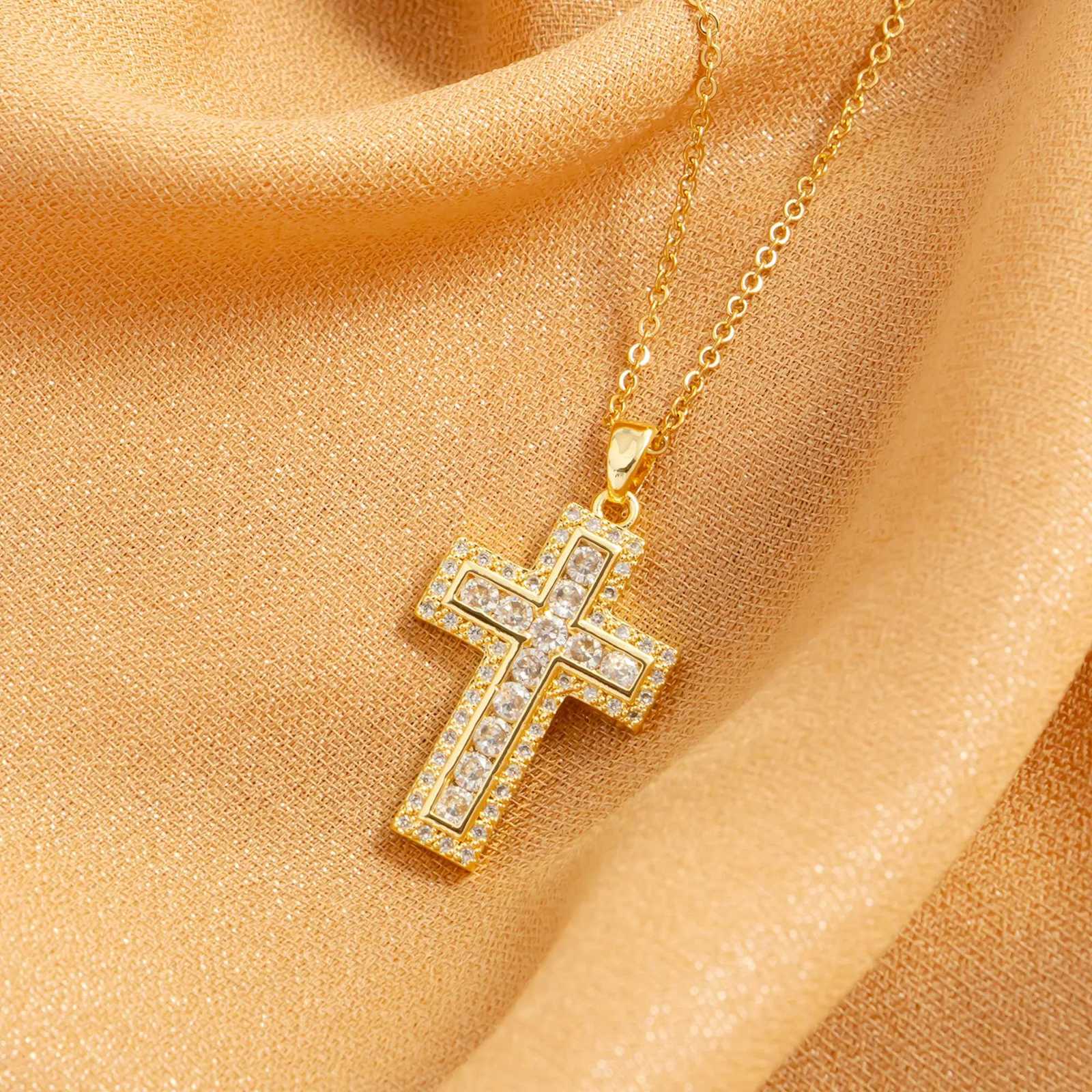 18k Gold Plated Stainless Steel Lucky Cross Pendant for Women Cubic Zirconia Fashion Simple Jewelry Gift NecklaceXJ250717