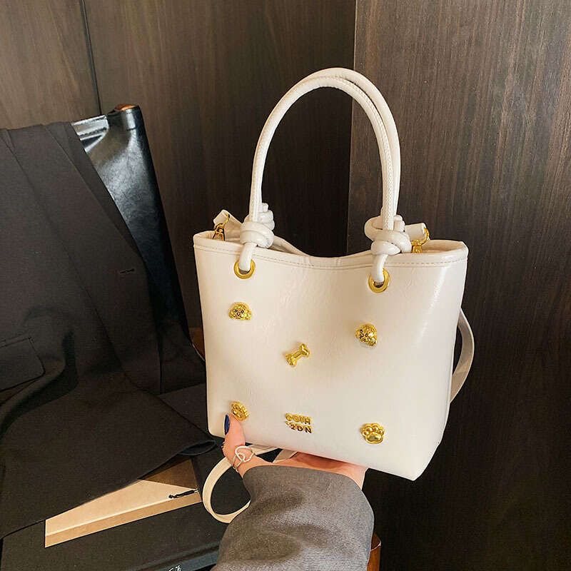 Simple and Stylish Handheld Bucket for Women 2025 New Fashion Versatile Crossbody Commuter Single Shoulder Small Tote Bag