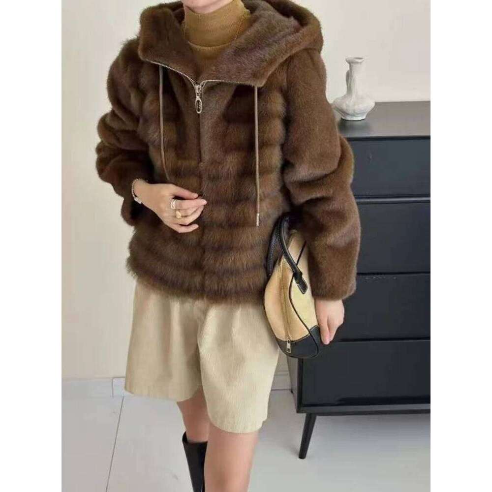 Designer Clothing Autumn Winter New Warm Mink Fur Women Eco-Fur Jacket Hooded Zipper High-End Brand Long Sleeve Loose Short Coat Design Top Fashion