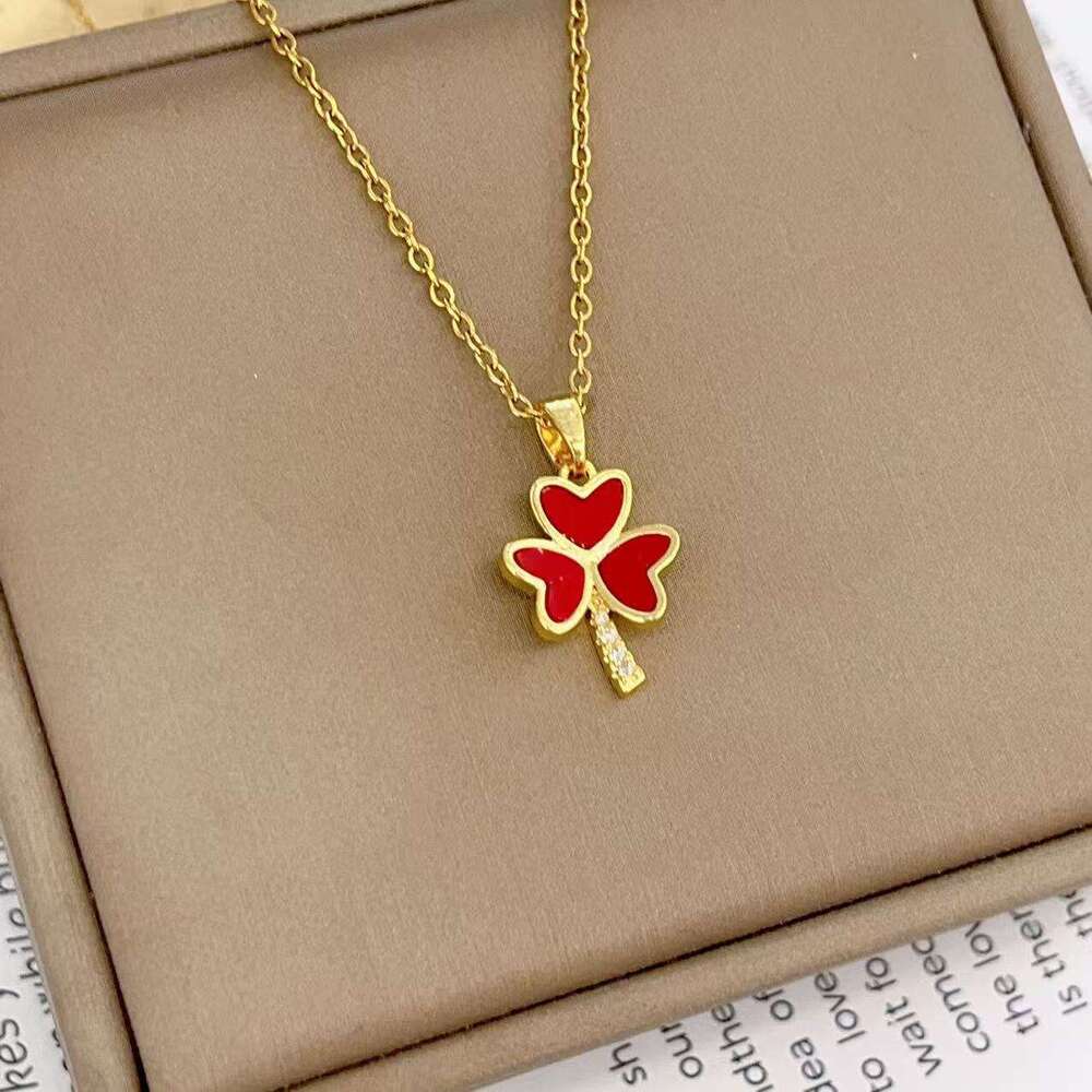Acrylic Clover Heart Pendant Necklace For Women Fashionable Versatile High-End Non-Fading Collarbone Chain 3E6
