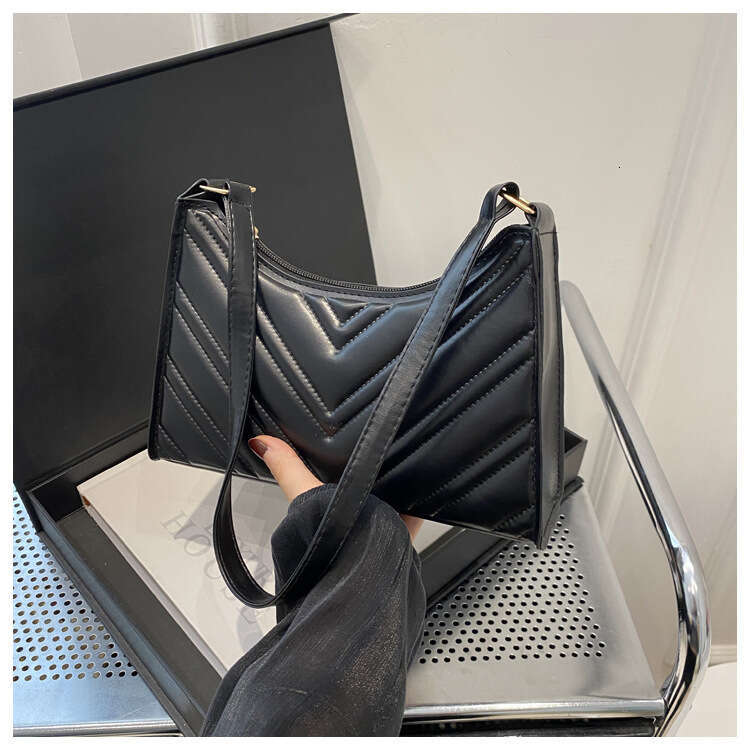 Fashionable and Stylish Women's 2025 New Simple Crescent Casual Trendy Single Shoulder Underarm Small Bag