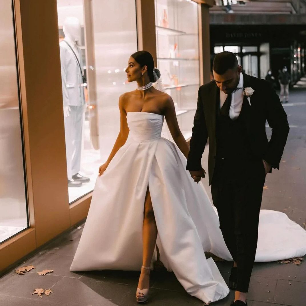 Pleat A Line Wedding Dress 2025 Side Slit Vestido De Noiva Satin Appliqued Women V Neck Bridal Gown Bridal Party Gowns Custom Made Beach Brides Gowns 