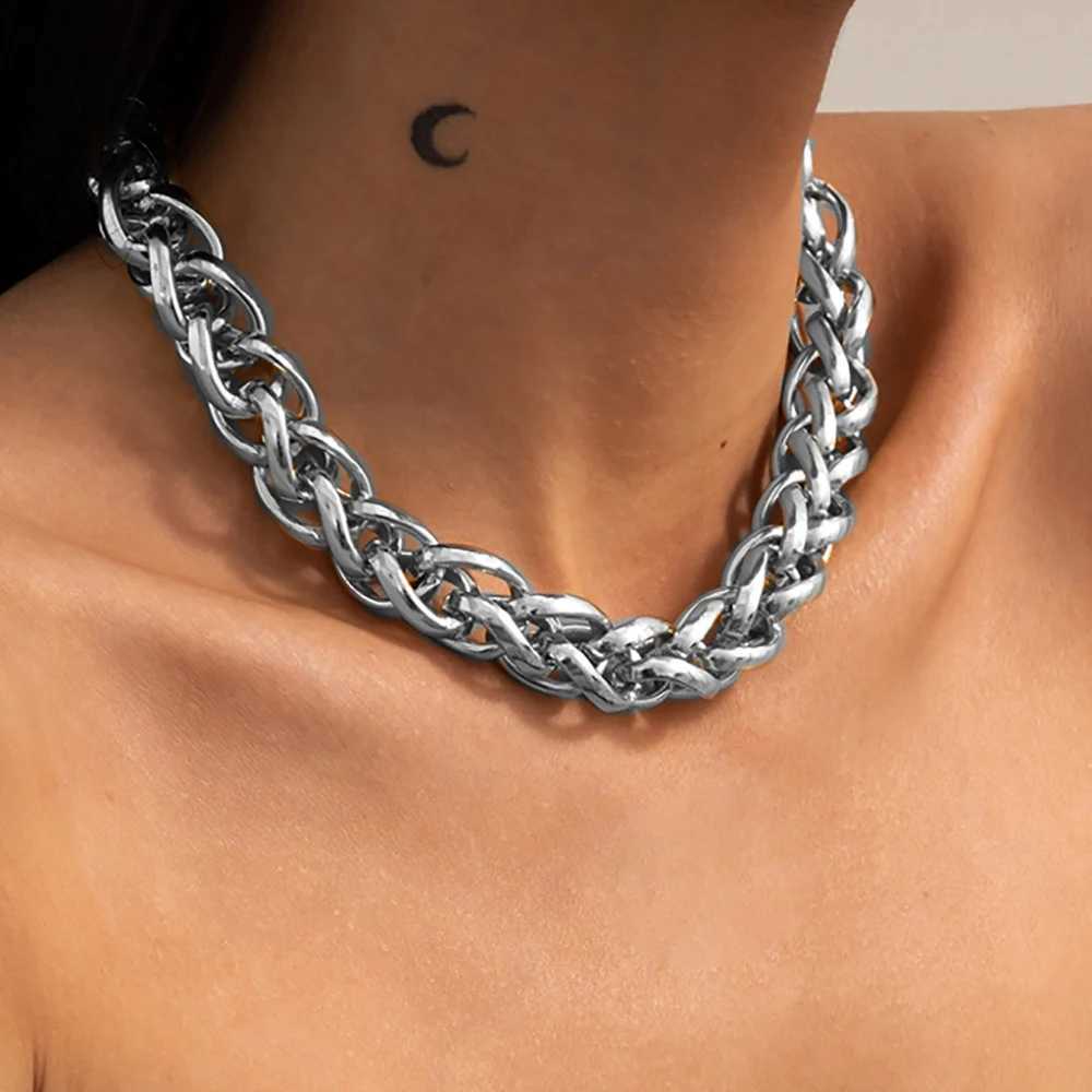 Punk Gold Color Metal Handmade Short Necklace Men Retro Simple Twisted Hip Hop Thick Clavicle Necklaces Women Fashion Jewelry XJ250717