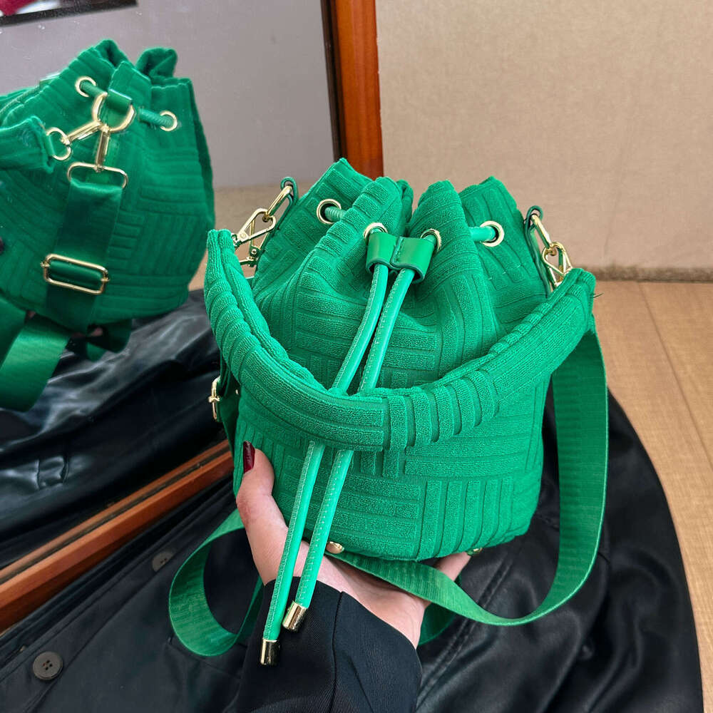 Velvet Bucket for Women Autumn Winter Niche Versatile Ladies Handbag Single Shoulder Crossbody Bag