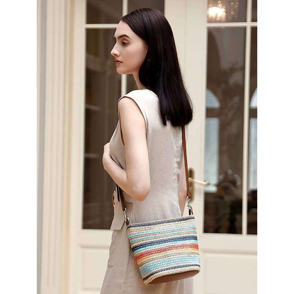 2025 New Fashion Contrasting Female Niche Design Straw Weaving And Leather Mixed Large Capacity Commuter Tote Bag