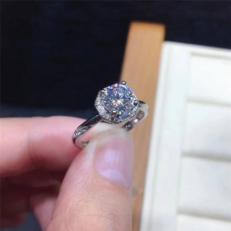 Mossam 18K White Gold Moissanite Ring for Gentlemen and Ladies Fashion Diamond Engagement Ring for Male and Female