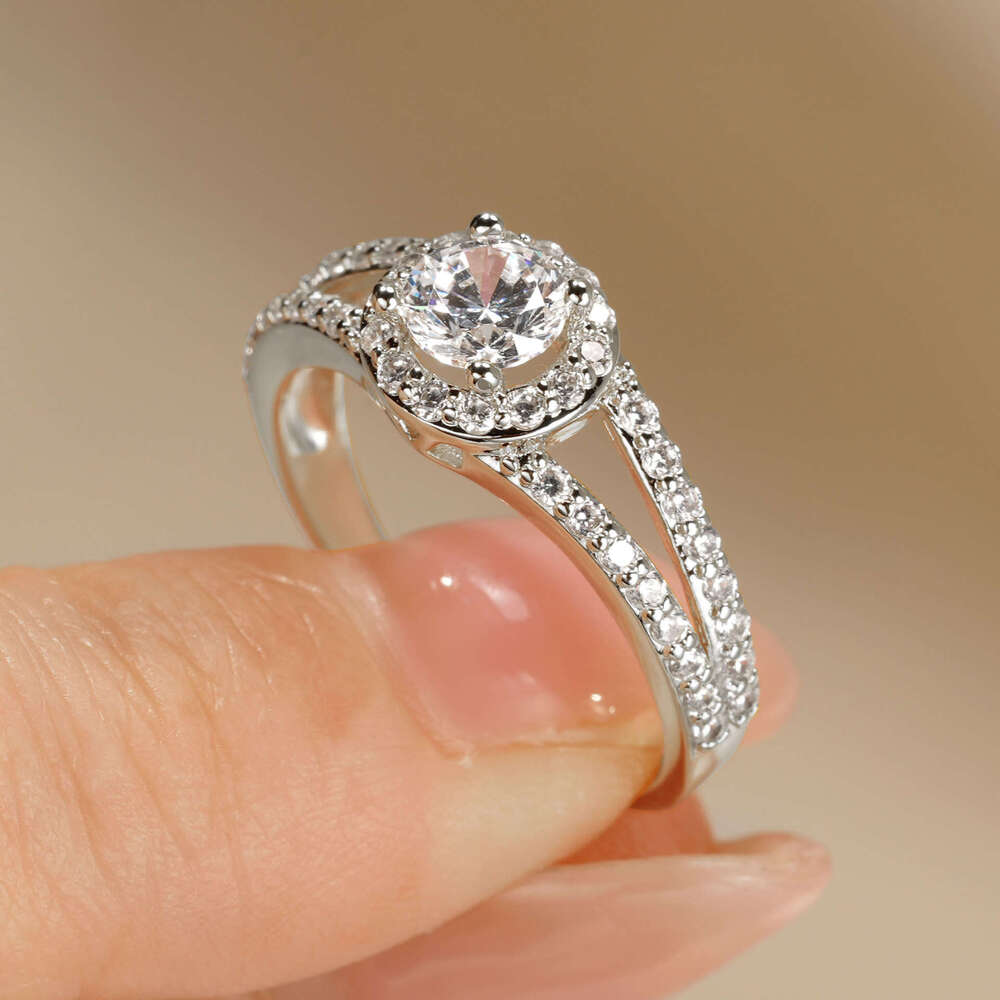 0.5 fashion Full Diamond Imitation Moissanite For Women, Light Luxury High-End Feel, Surround Zirconia Ring 19B