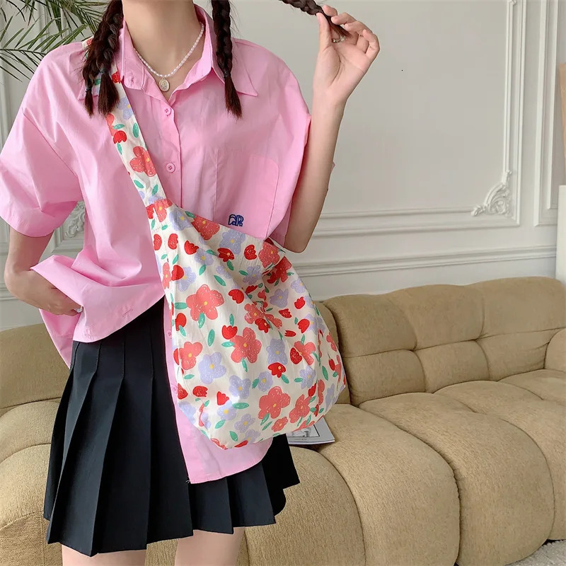 Womens Shoulder Bags Leopard Print Flower Fashionable Trendy Canvas Cross Bags Large Capacity Portable Shopping Shoulder Bags 250714