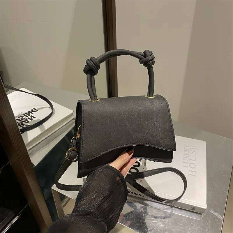 Fashionable Women's Shoulder Pure Color Trendy Crossbody Simple Casual Diagonal Bag Small Square Bags For Autumn Bolsos