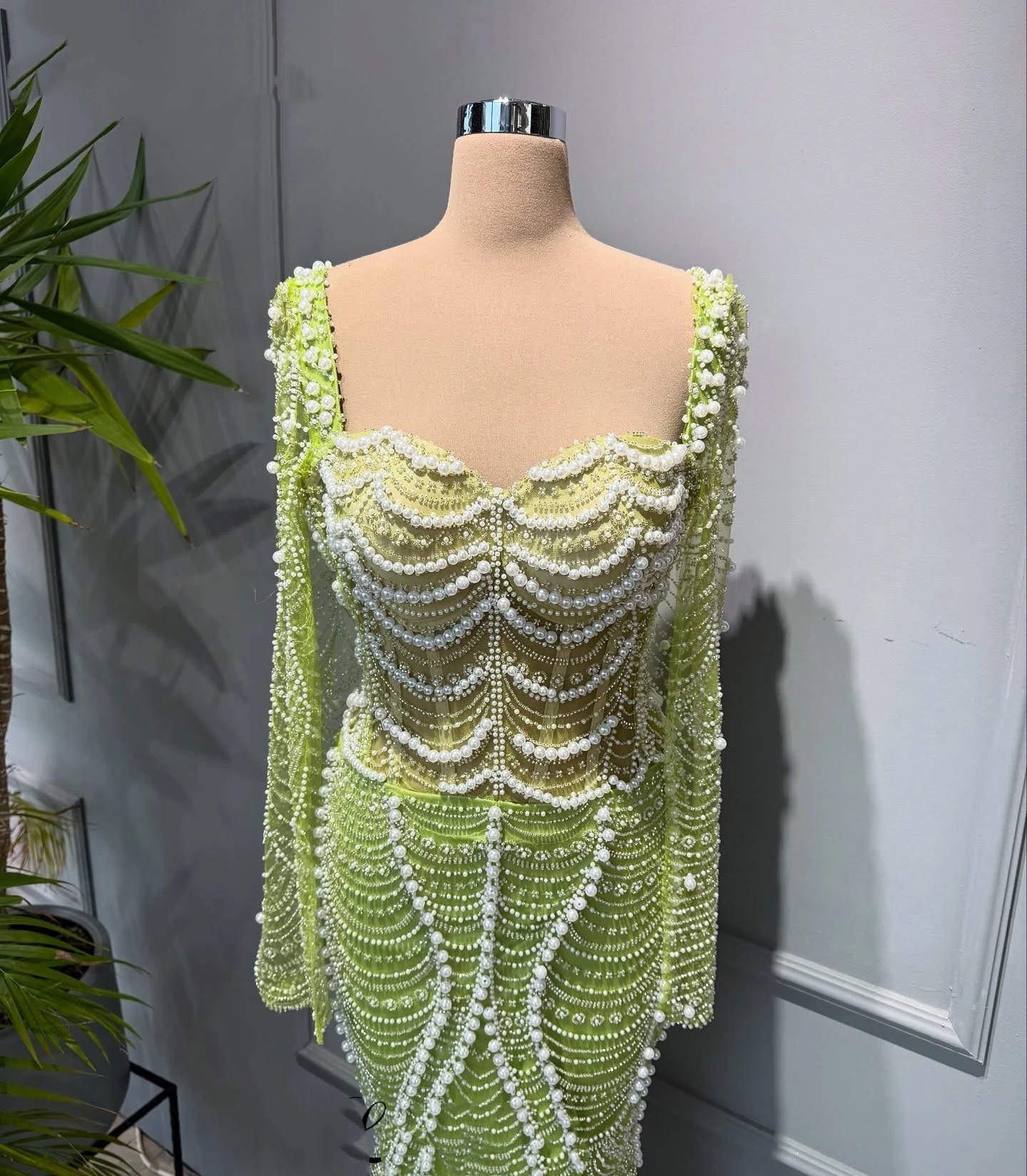 Luxurious Mermaid Women Evening Dresses Sweetheart Neck Long Sleeves Gown Pearls Beaded Sequins Sweep Train Dress For Party Custom Made