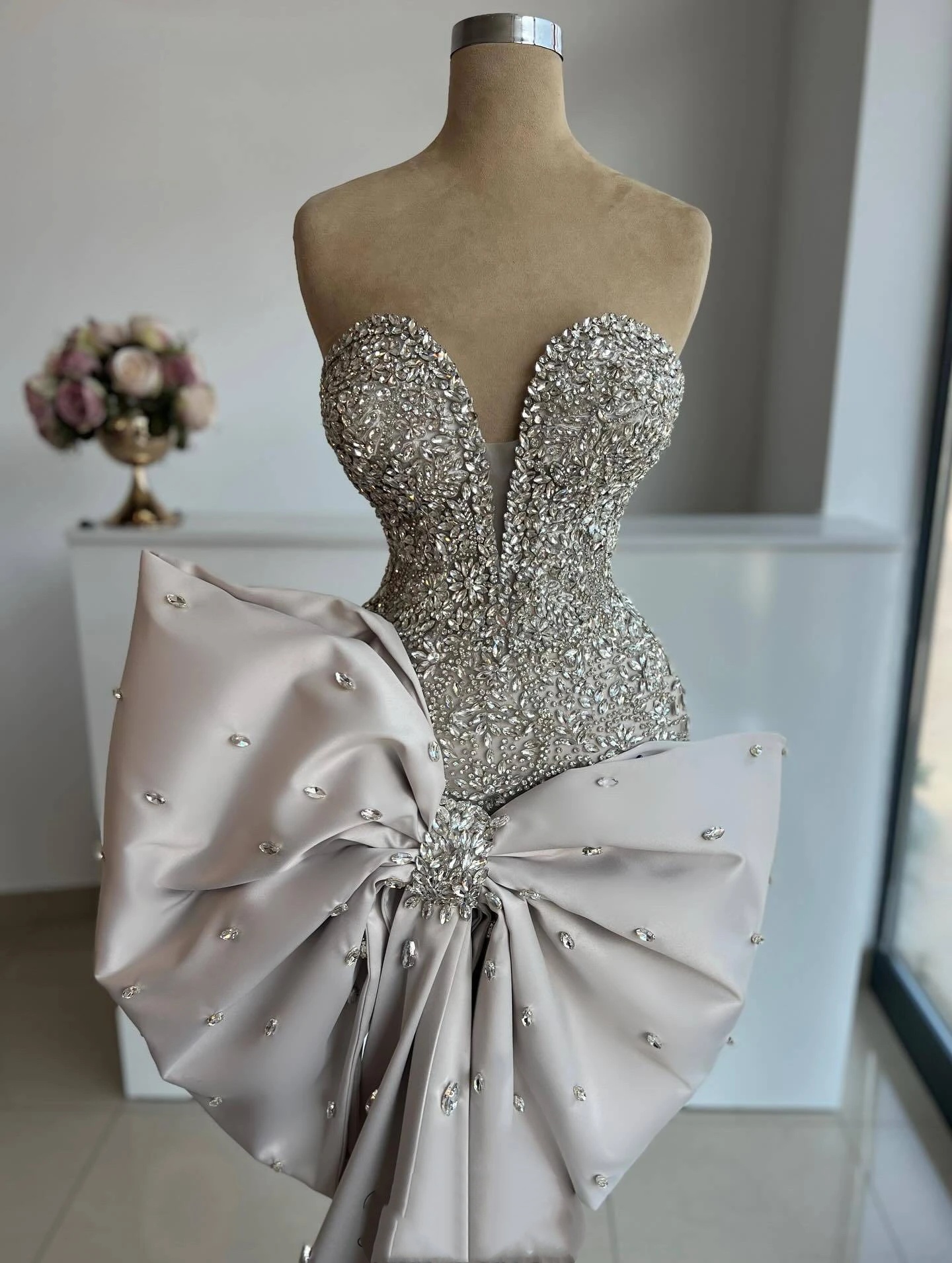 Designer Mini A Line Women Evening Dresses Sweetheart Neck Sleeveless Gown Crystal Bow Short Dress For Party Custom Made