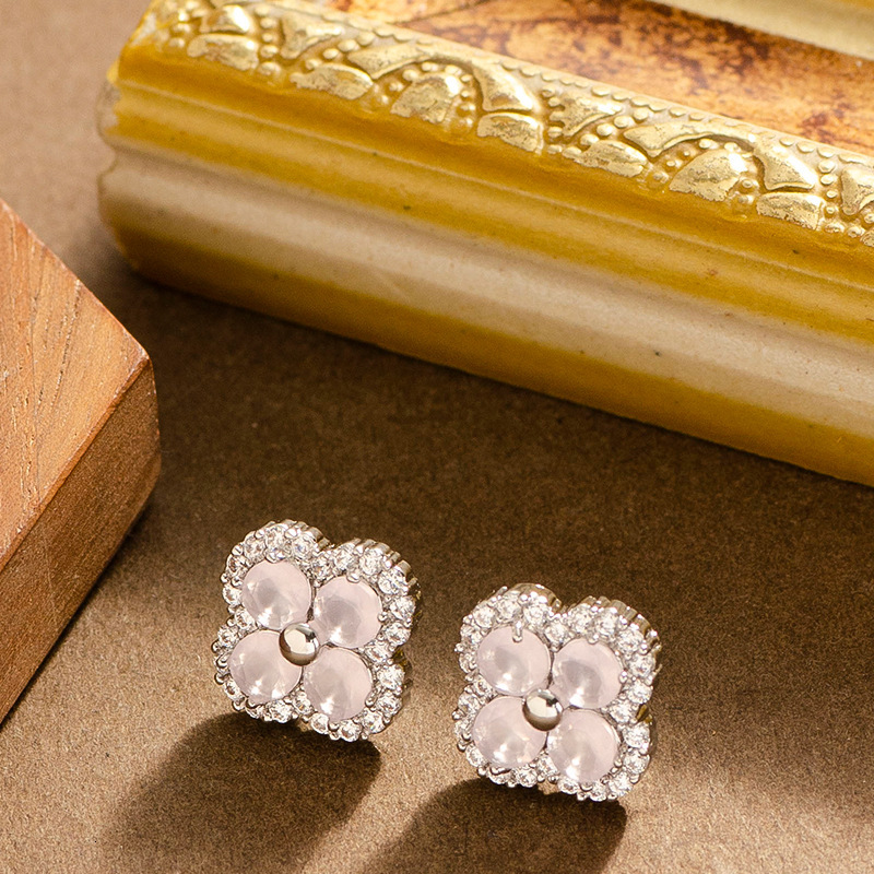 Korean Version Super Fairy Sweet Jelly Color Full Dia Zircon Four-Leaf Clover Suower Earrings for Women Sparkling Versatile Sier Needle Ear Jewelry