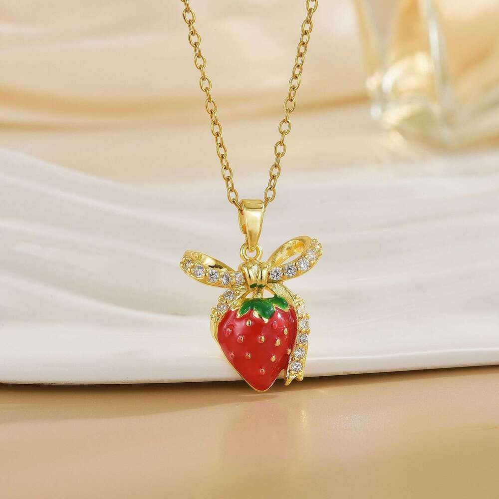 Internet Celebrity Fresh Strawberry Necklace For Women Red Versatile High-End Jewelry Niche Design Spring Summer Titanium Steel Collarbone Chain 98D