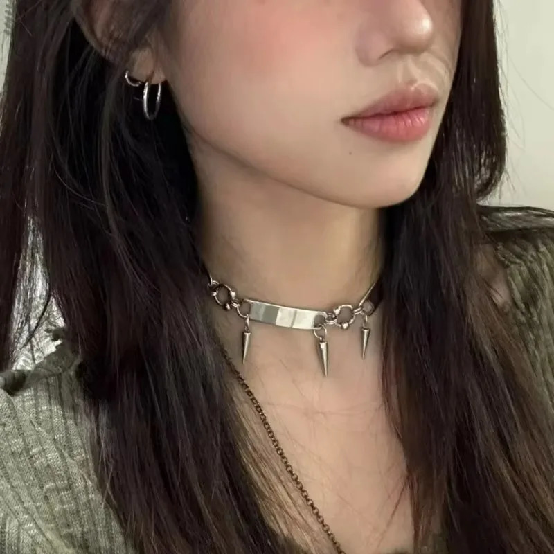 Punk Jewelry Metal Sequin Rivet Necklace Korean Fashion Cool Pendant Necklaces for Women Grunge Accessories Goth Choker Gifts 250716