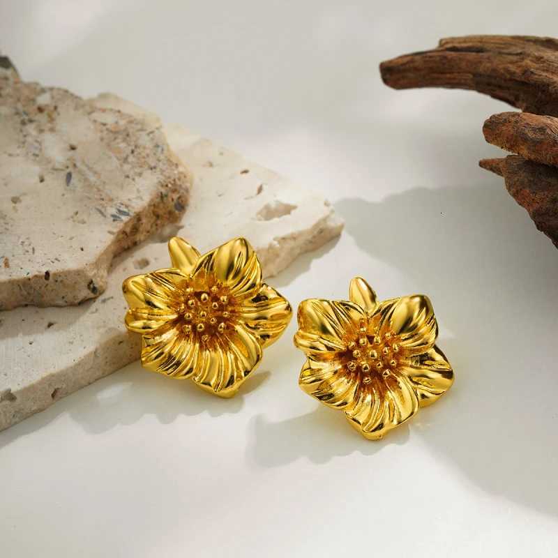 18K Gold Plated Metal Flower Stud Earrings for Women Fashion Stainless Steel Gold Color Waterproof Earring Statement Jewelry y250715