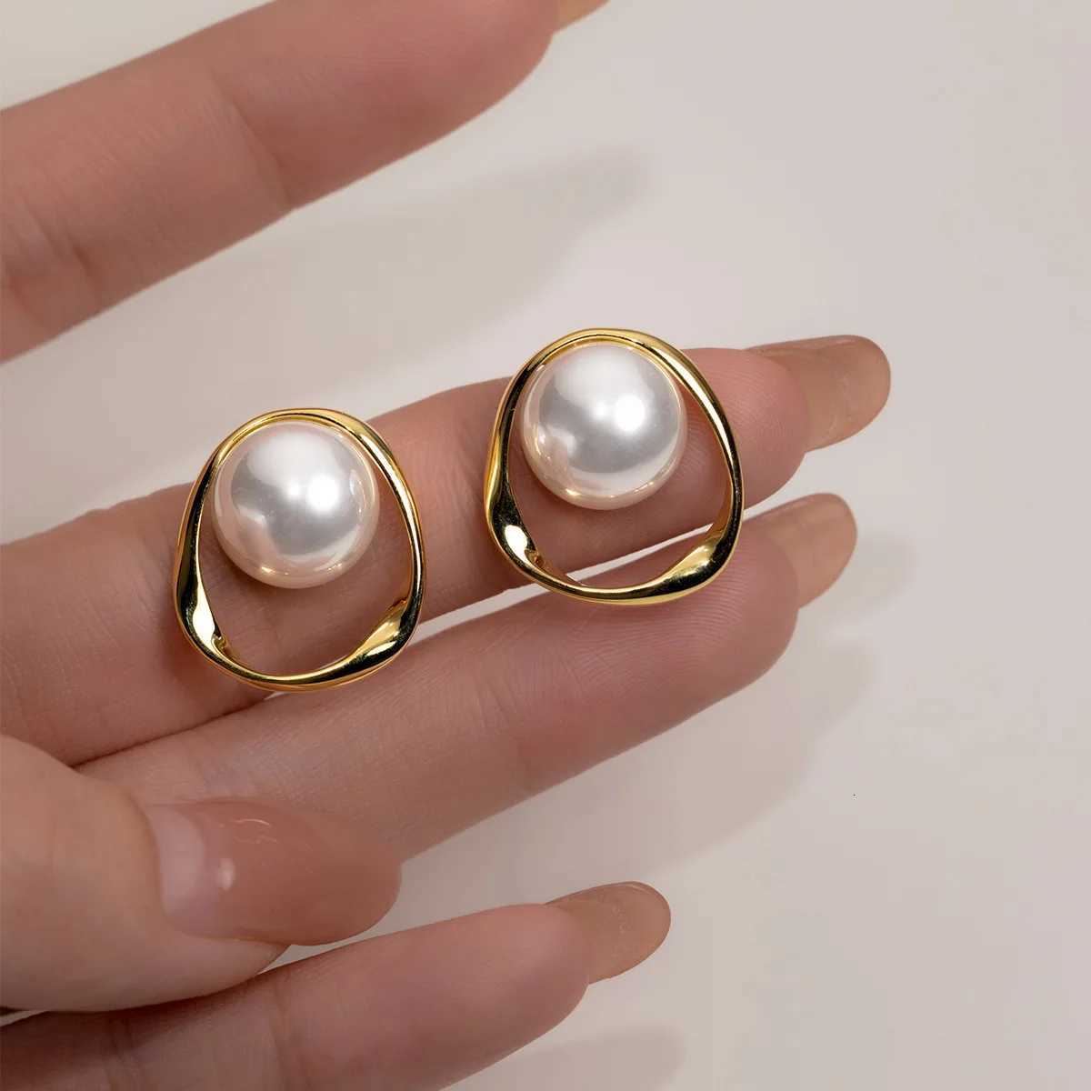 Irregular Round Circle Stud Earrings Elegant Vintage Pearl Earrings for Women Fashion Metal Geometry Personality Jewelry Gift y250715