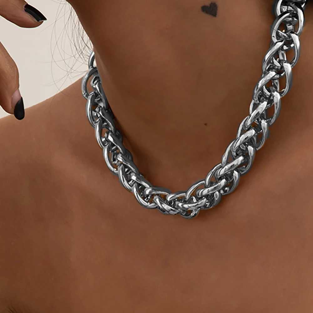 Punk Gold Color Metal Handmade Short Necklace Men Retro Simple Twisted Hip Hop Thick Clavicle Necklaces Women Fashion Jewelry XJ250717