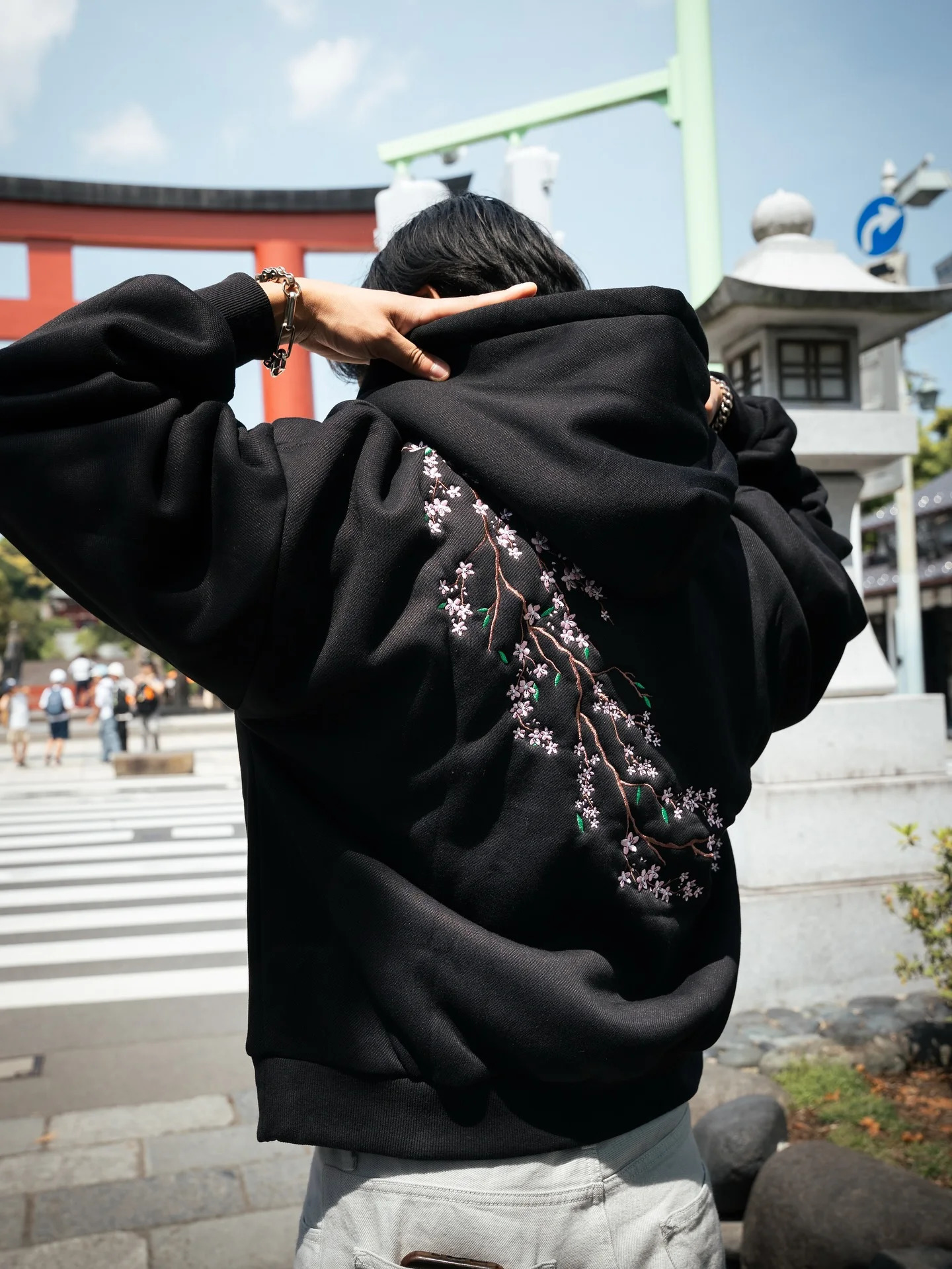 Japan Harajuku Hip Hop Embroidery Cherry Blossom Graphic Hoodies Black Oversized Loose Street Pullover Sweatshirt Couple Clothes 250707