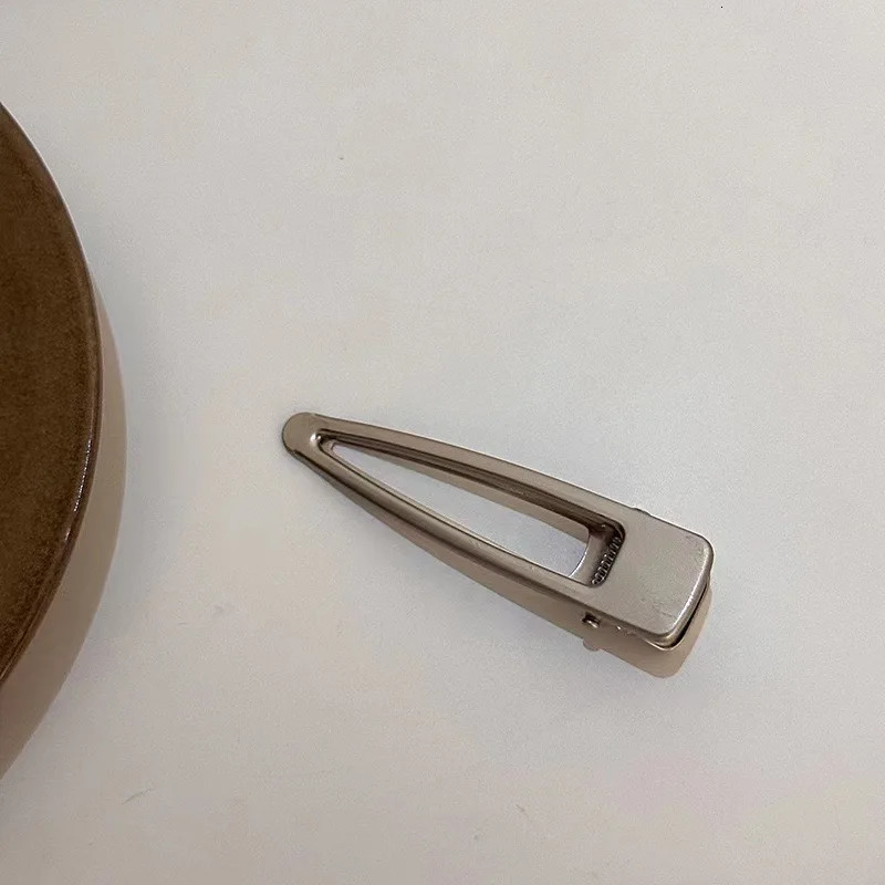 Hollow Metal Silver Duckbill Clip Women Girls Sweet Hair Side Clips Bangs Hairpin Female Ladies Y2K Barrettes Hair Accessories 250716