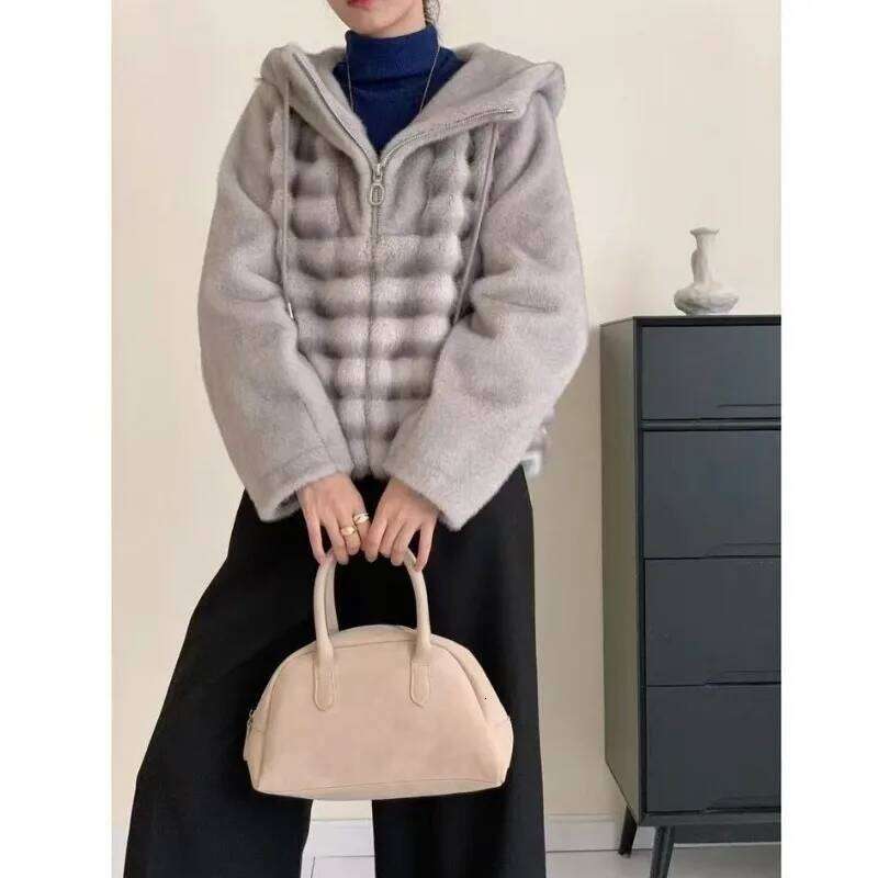 Designer Clothing Autumn Winter New Warm Mink Fur Women Eco-Fur Jacket Hooded Zipper High-End Brand Long Sleeve Loose Short Coat Design Top Fashion