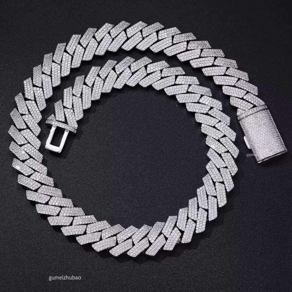 Custom Prong Mossanite Miami in Sier Pass Dia Test VVS Moissanite Cuban Link Chain