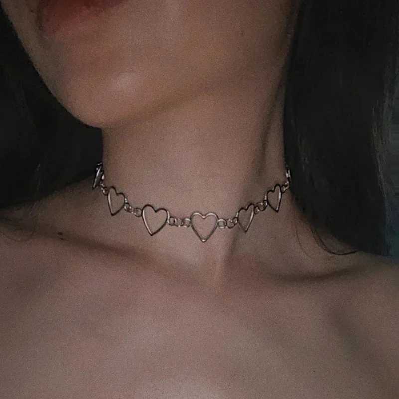 Independent Gothic Metal Hollow Connecting Heart Neck Chains Choker Collar Necklace Womens Gothic Cosplay Aesthetic Jewelry XJ250717