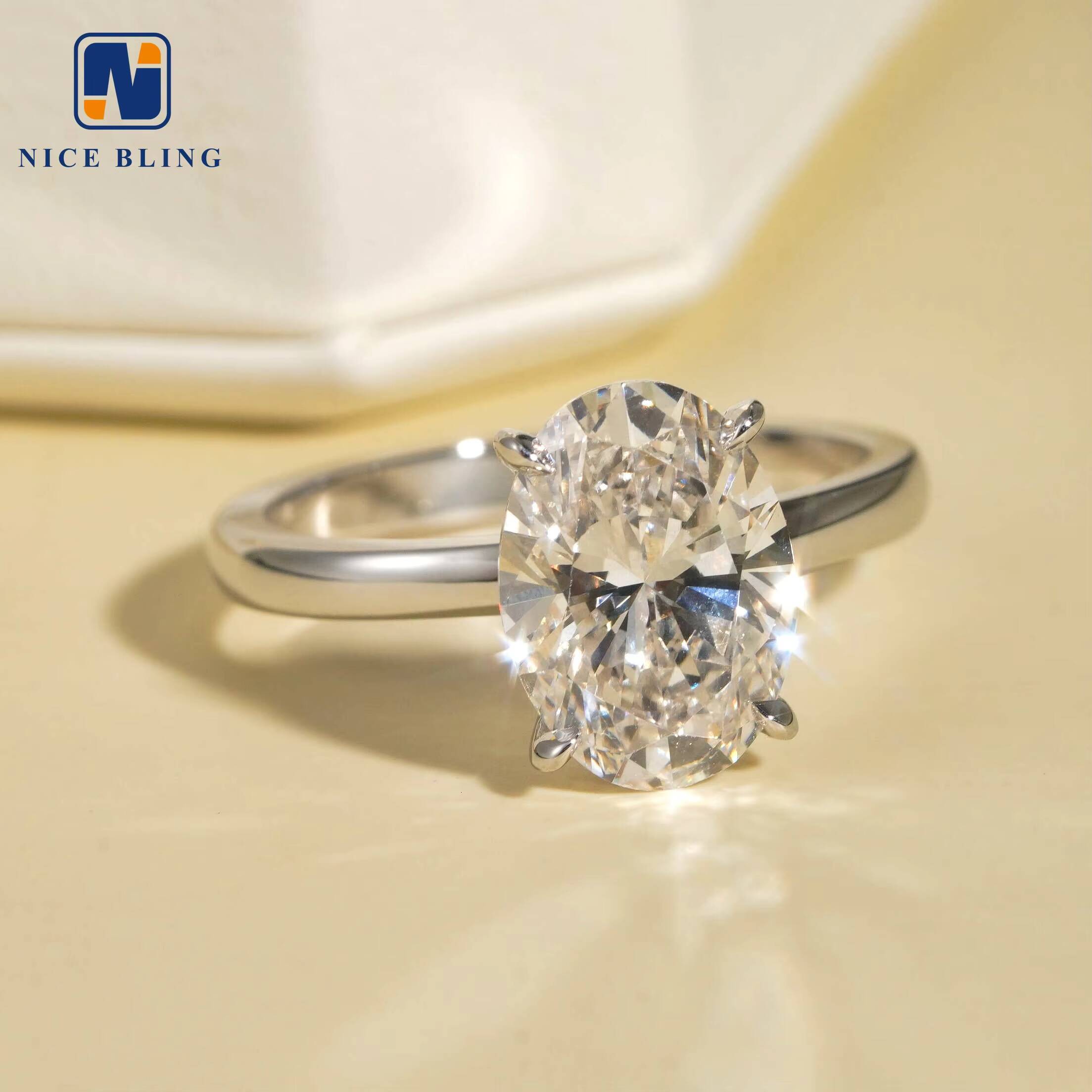 Classical 4 Claws 3ct Oval Shape Lab Diamond 18K White Gold Engagement Ring With IGI Certificate